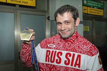 Кирилл Денисов, выигравший чемпионат Европы по дзюдо, вернулся в Челябинск