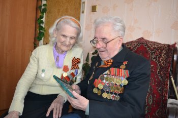 Челябинских ветеранов поздравляют не только словом, но и делом