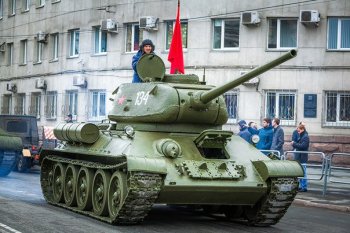 Праздник со слезами на глазах. Челябинск почтил память героев в 70-ю годовщину Дня Победы 