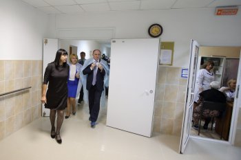 Губернатор посетил геронтологический центр Челябинска